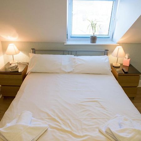 Leonardos Guest House Суонзи Екстериор снимка
