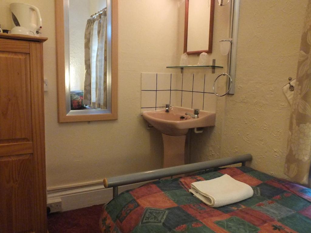 Leonardos Guest House Суонзи Стая снимка