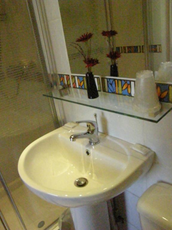 Leonardos Guest House Суонзи Стая снимка