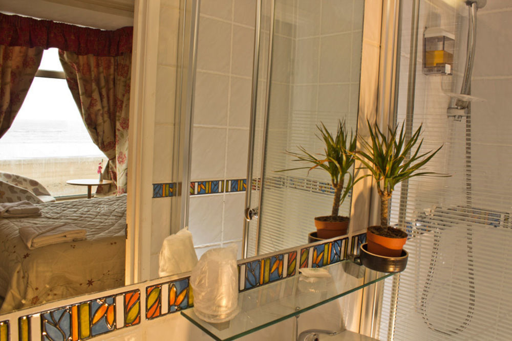 Leonardos Guest House Суонзи Екстериор снимка