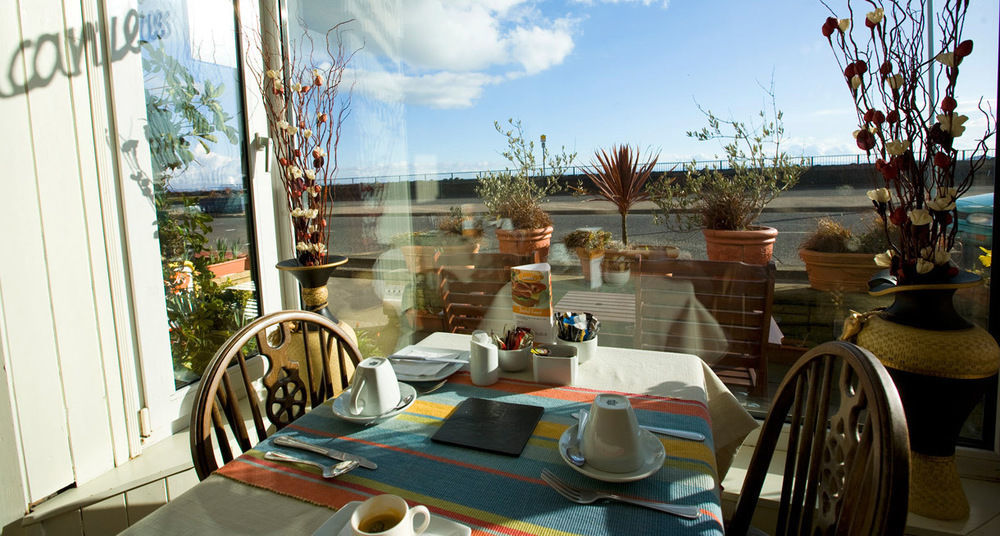 Leonardos Guest House Суонзи Екстериор снимка