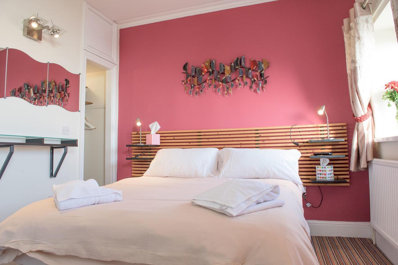 Leonardos Guest House Суонзи Екстериор снимка