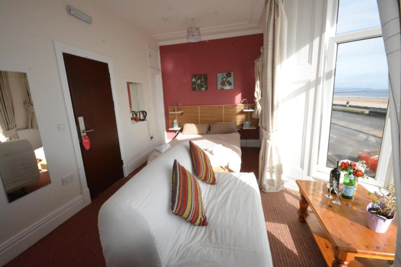Leonardos Guest House Суонзи Екстериор снимка