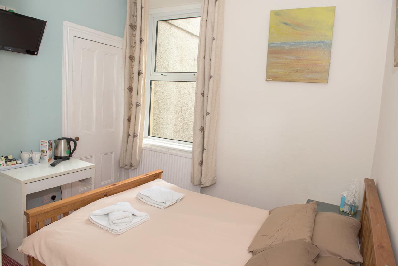 Leonardos Guest House Суонзи Екстериор снимка