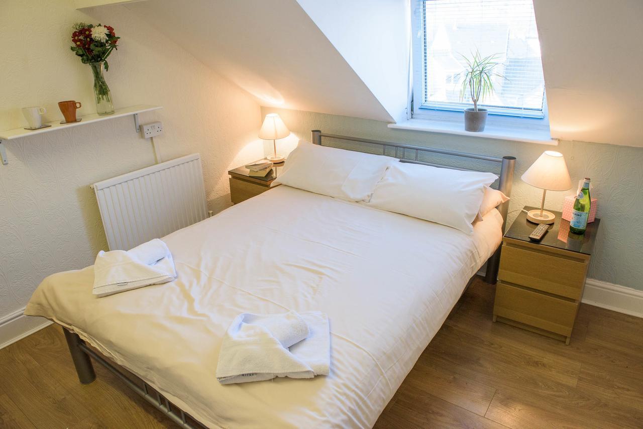Leonardos Guest House Суонзи Екстериор снимка