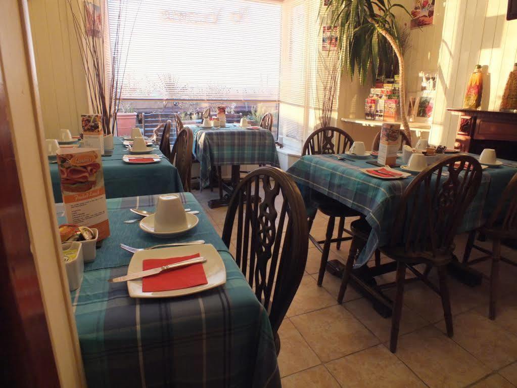 Leonardos Guest House Суонзи Екстериор снимка