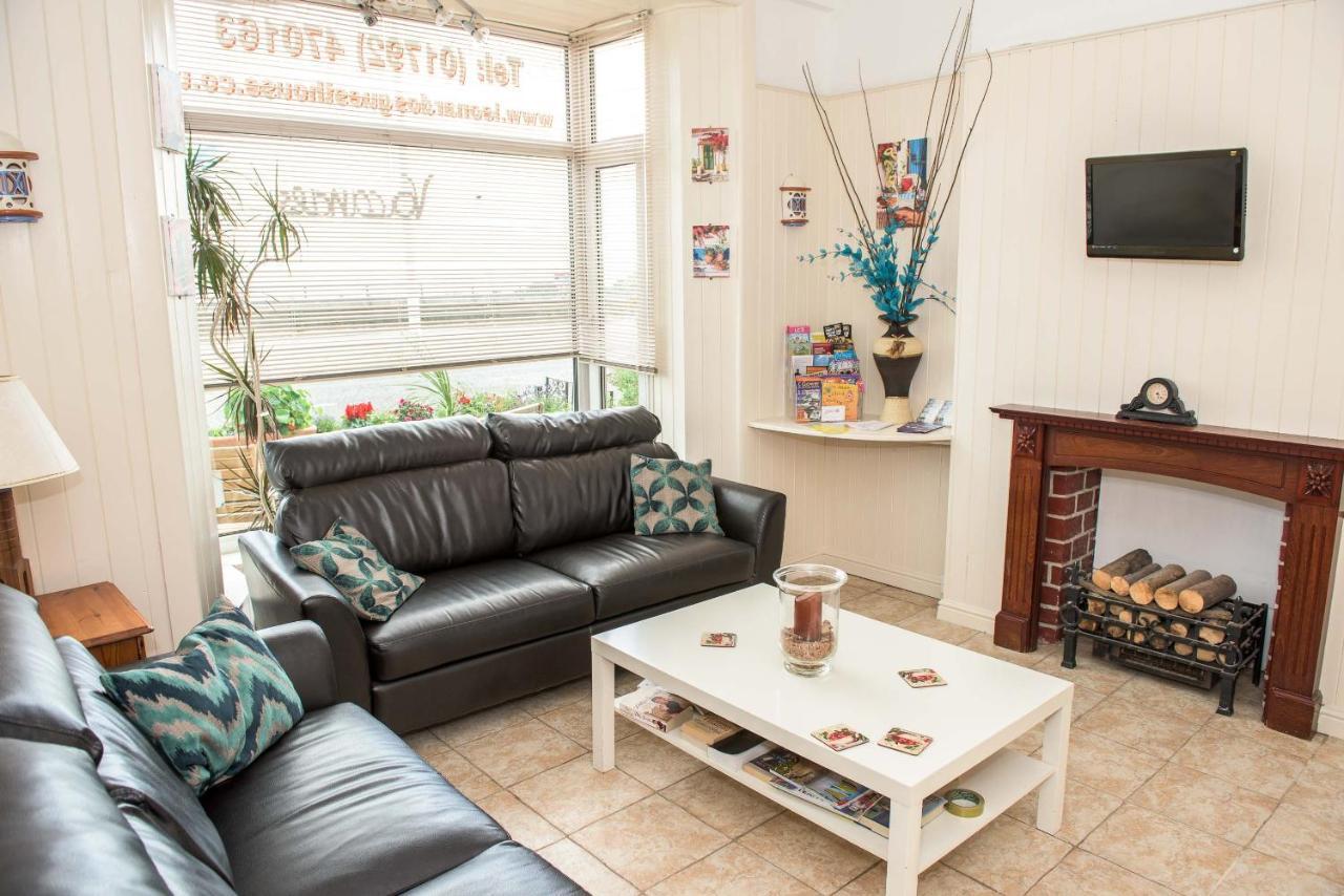 Leonardos Guest House Суонзи Екстериор снимка
