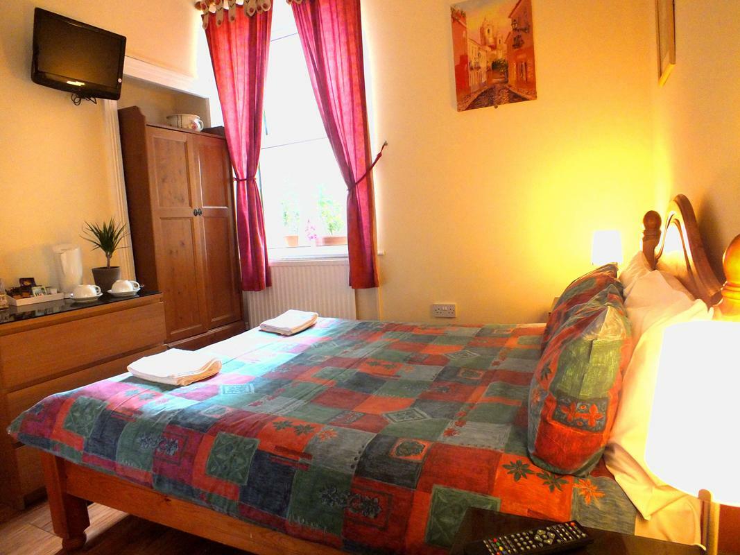 Leonardos Guest House Суонзи Екстериор снимка