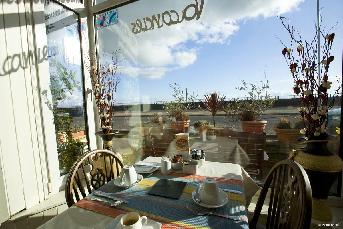 Leonardos Guest House Суонзи Екстериор снимка