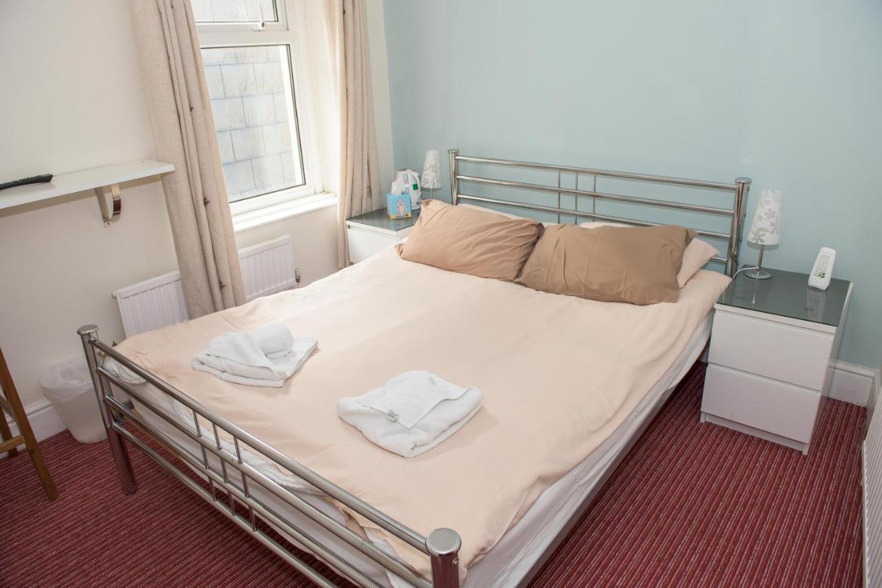 Leonardos Guest House Суонзи Екстериор снимка