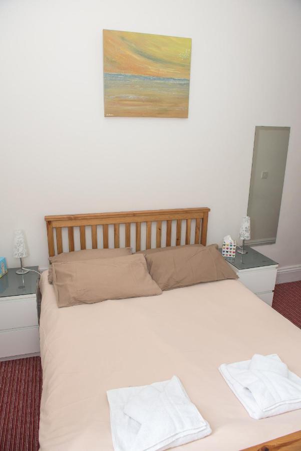 Leonardos Guest House Суонзи Екстериор снимка